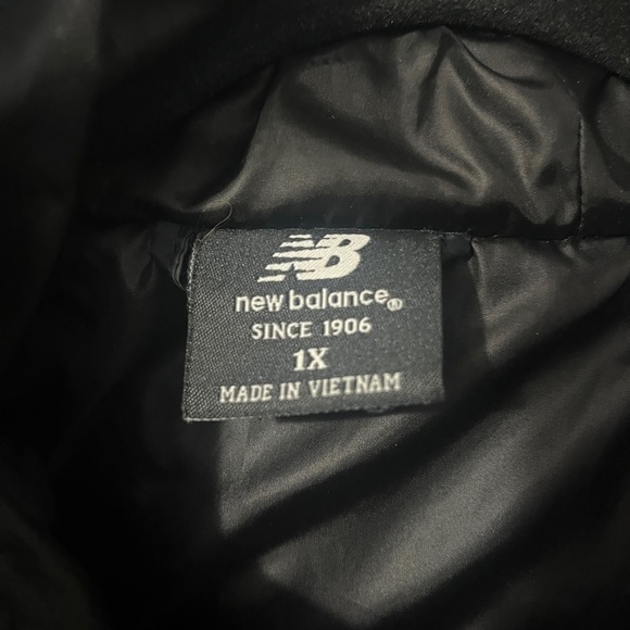 New Balance puffer jacket
Size XL Black zip up - Picture 3 of 5